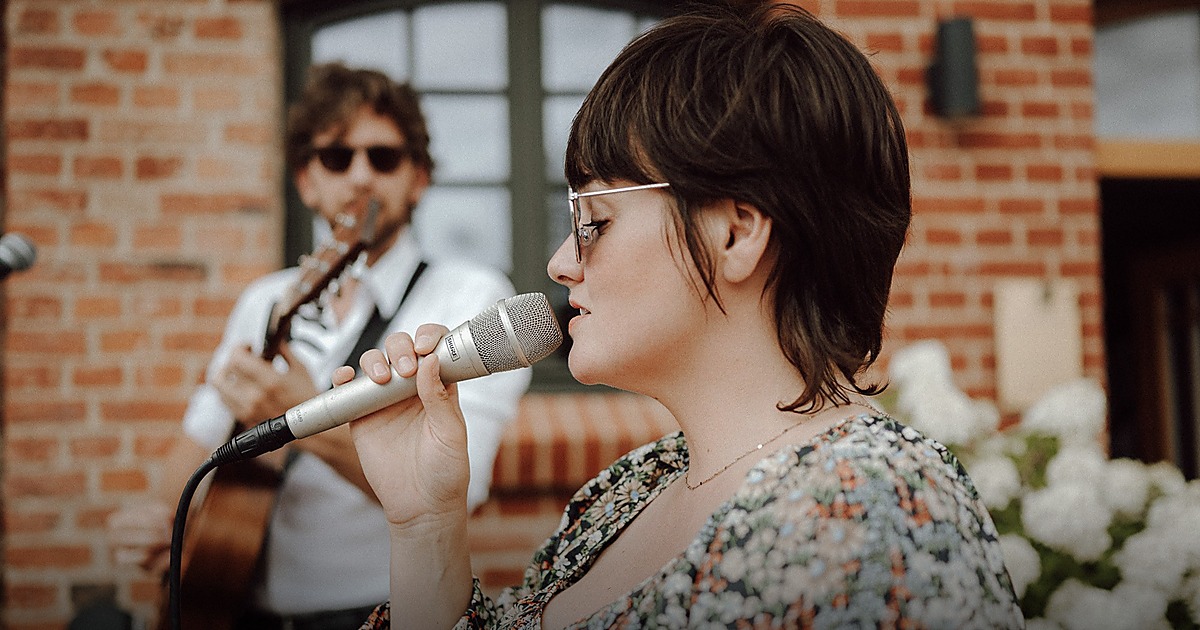 Akustik-Duo aus Berlin bei einem Live-Auftritt