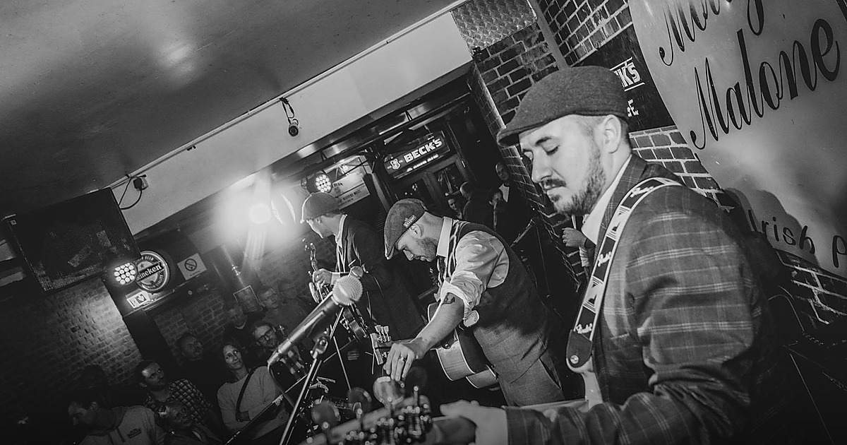 Irish-Folk-Duo und Band aus Hamburg bei einem Live-Auftritt