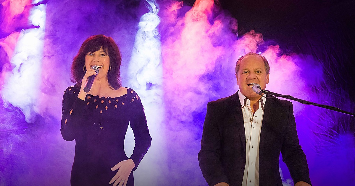 Party-Duo aus München bei einem Live-Auftritt