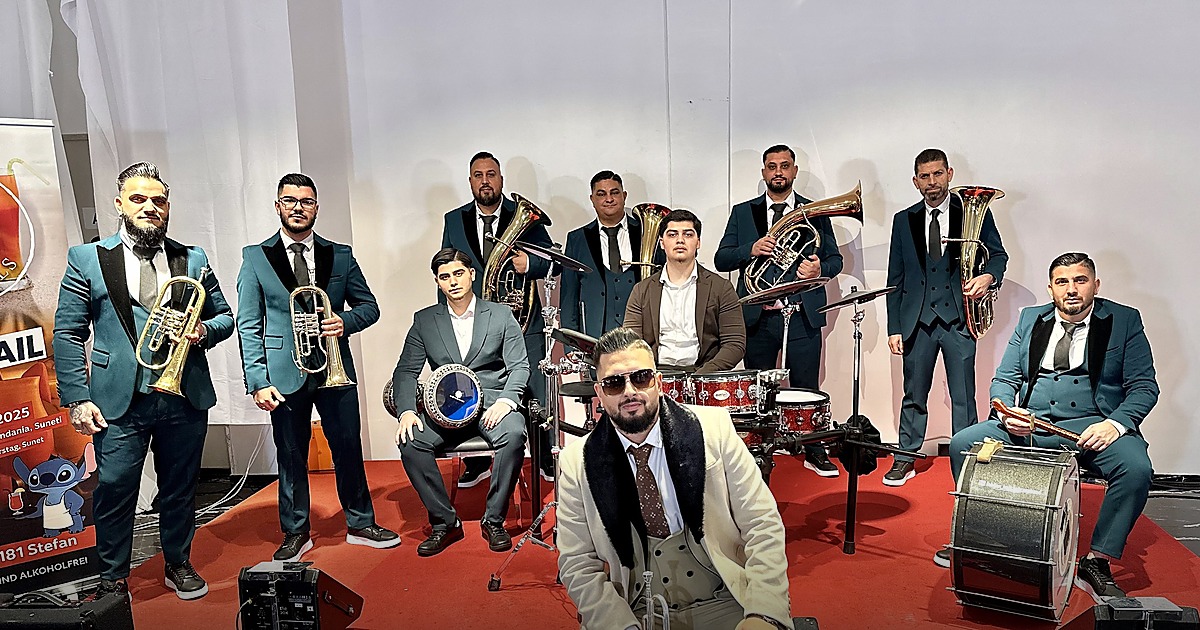 Partyband mit Bläsern aus Mönchengladbach bei einem Live-Auftritt