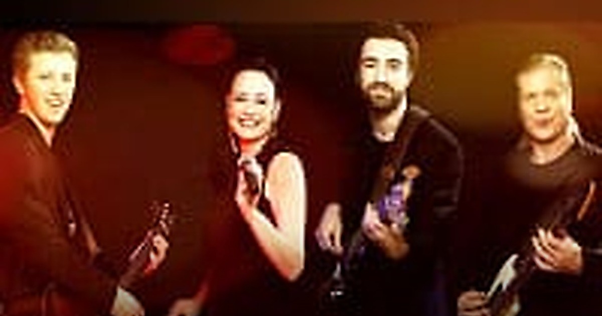 Partyband und Akustik-Duo aus Berlin bei einem Live-Auftritt