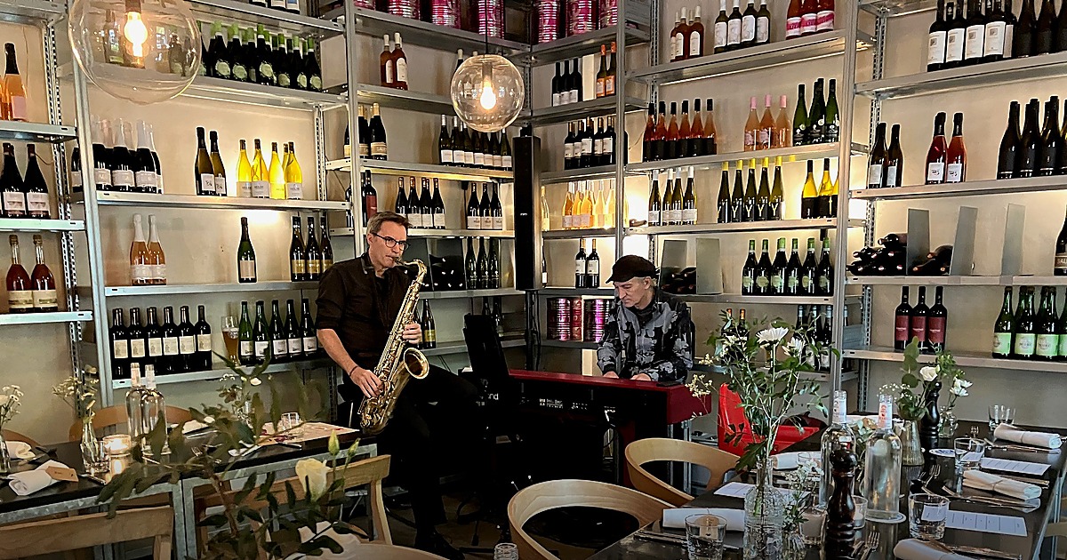Saxophonist aus dem Raum München bei einem Live-Auftritt