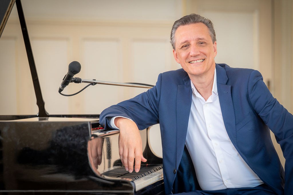 Solo Barmusik Piano & Vocals aus München – bis zu 6 Stunden musikalische Begleitung & Entertainment