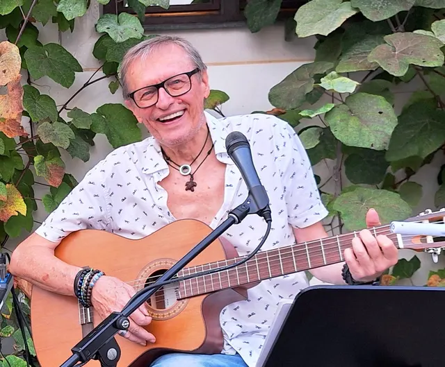 Unplugged-Alleinunterhalter aus Fürth
