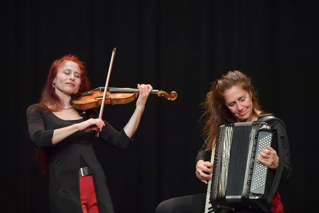 Geigen- und Akkordeon-Duo aus Freiburg